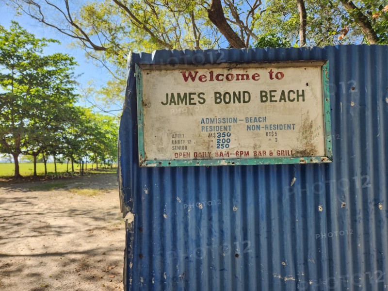 A sign on the entrance gate welcomes visitors to James Bond Beach in the northern Jamaican town. Nearby is the Goldeneye Resort, where Ian Fleming wrote the James Bond novels. The beach is temporarily closed. (to dpa-Korr "Bond origin Goldeneye: The Jamaican roots of 007" on the 70th anniversary of the publication of the novel "Casino Royale")