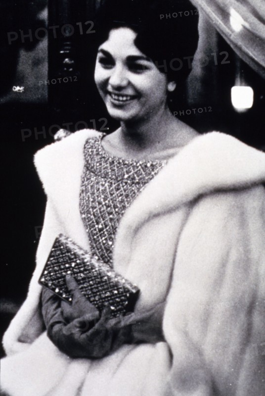 Farah Diba fiancée à Mohammed Reza Pahlavi, Paris 1959