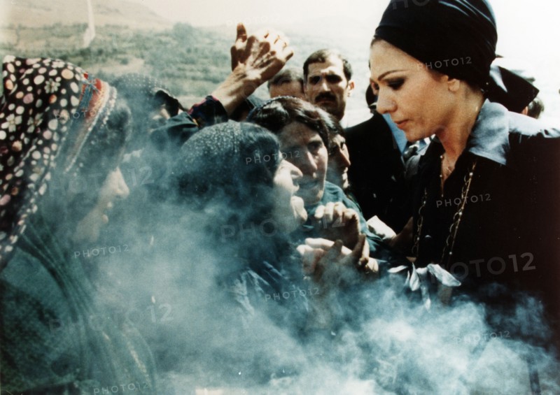 Farah Phalavi en voyage en province