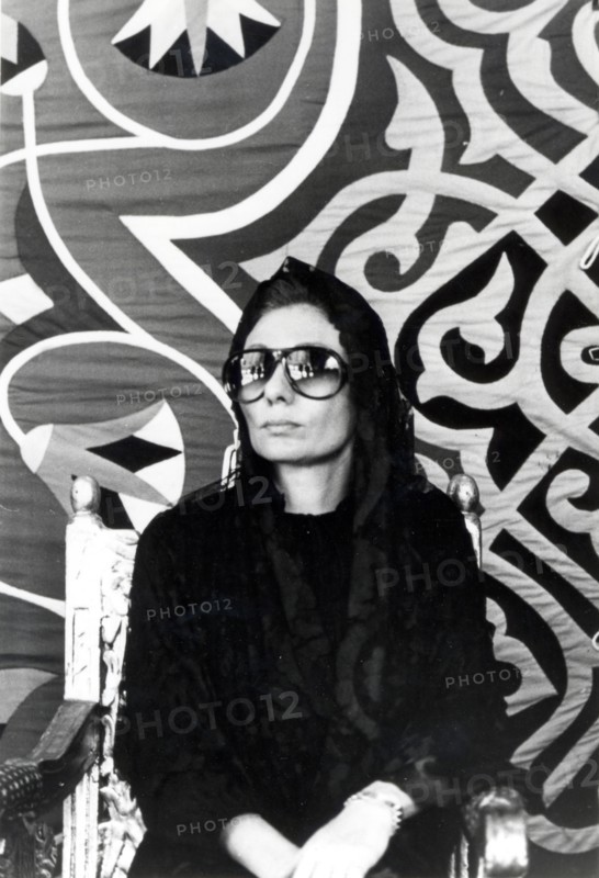Farah Pahlavi pendant les funérailles de son mari Reza Shah Pahlavi