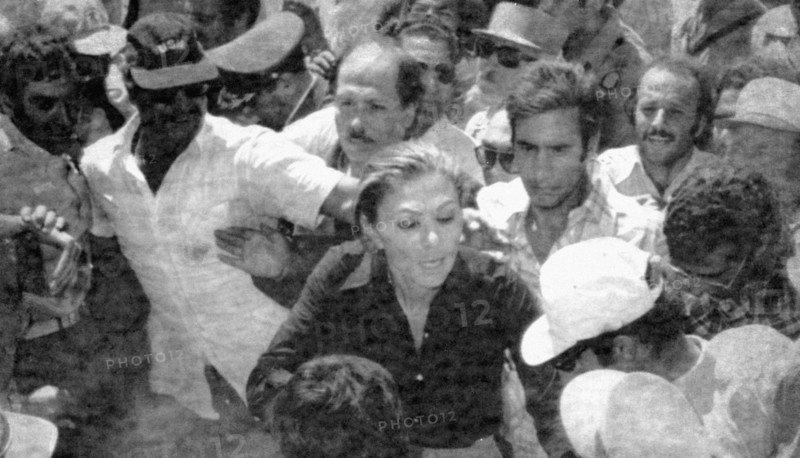 Farah Pahlavi sur le site du tremblement de terre de Tabas, 19 septembre 1978