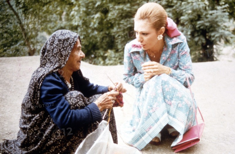 Farah Pahlavi, voyages en province