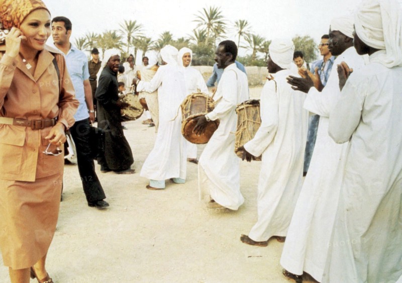 Farah Pahlavi en vacances à l'île de Kish, 1975