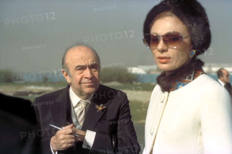 Farah Pahlavi et le premier ministre Amir Abbas Hoveyda