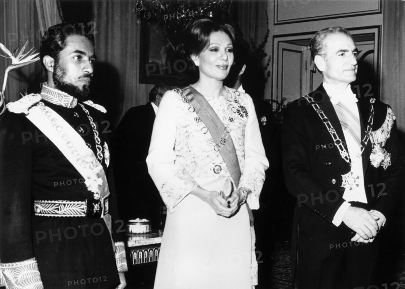 Le Sultan d'Oman en visite à Téhéran, reçu par Farah Pahlavi et Mohammed Reza Shah Pahlavi