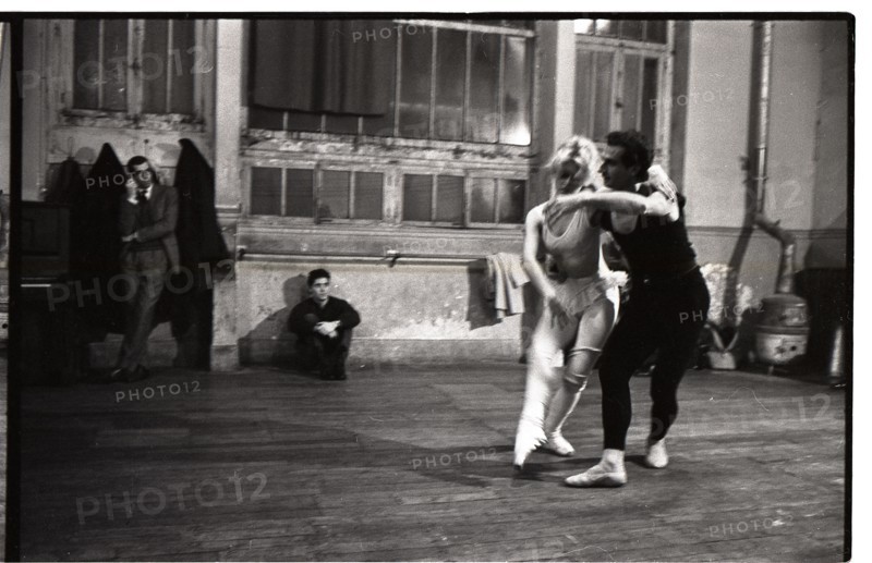 Brigitte Bardot en cours de danse classique