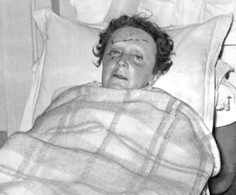 Edith Piaf at the Rambouillet hospital after her car accident, September 7, 1958