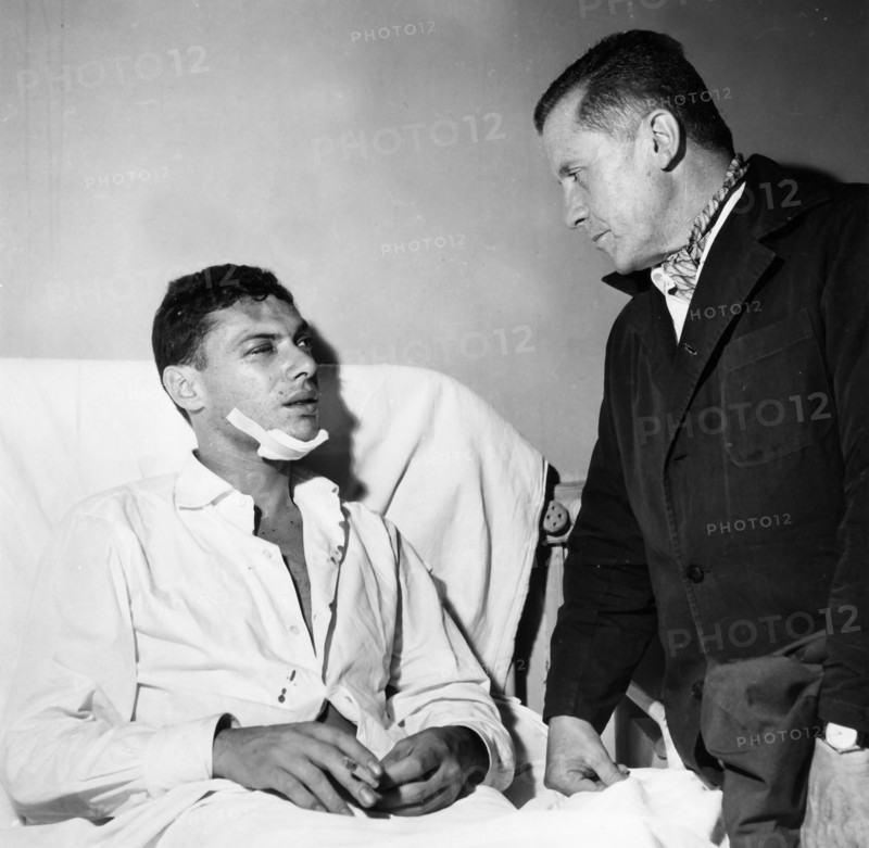 Georges Moustaki après l'accident de voiture avec Edith Piaf, septembre 1958