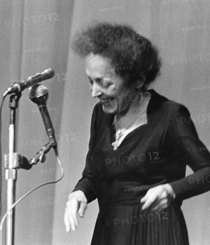 Piaf starts singing again, December 1960