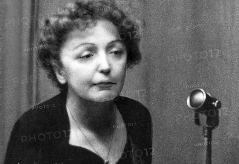 Piaf on stage, December 10, 1959