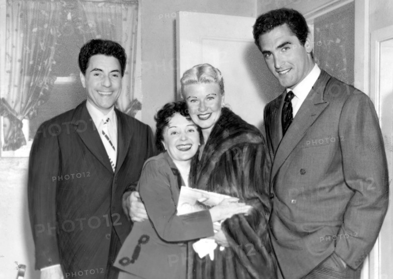Piaf, à Chicago entre Jacques Pills, Ginger Rogers et Jacques Bergerac