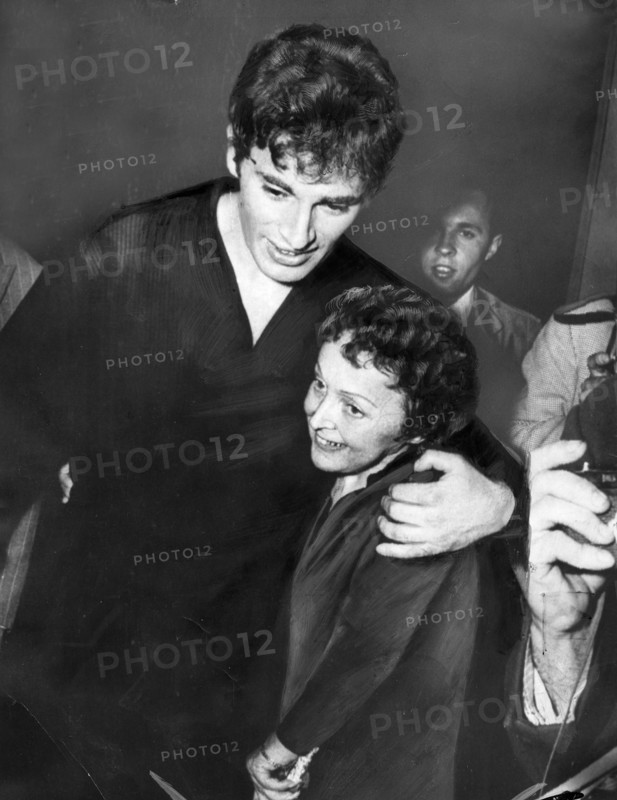 Piaf et Théo Sarapo, juin 1962