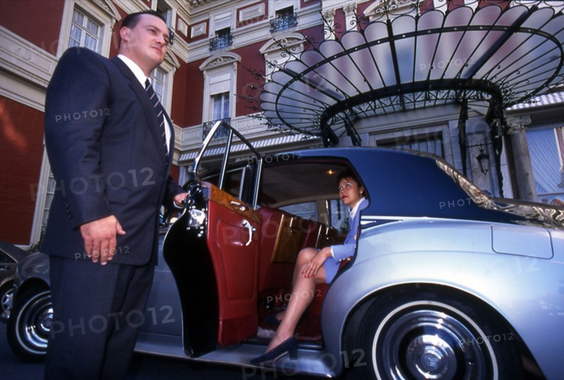 Le chauffeur à la Rolls-Royce.