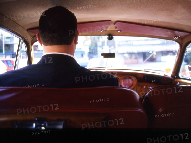 Le chauffeur à la Rolls-Royce.