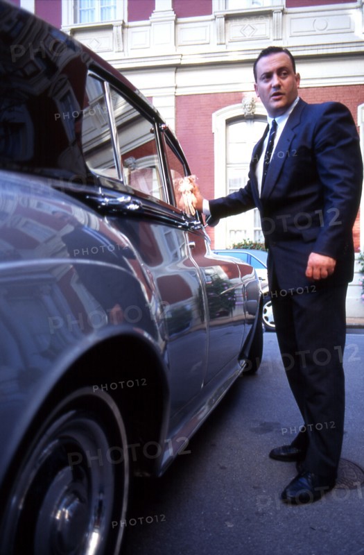 Le chauffeur à la Rolls-Royce.