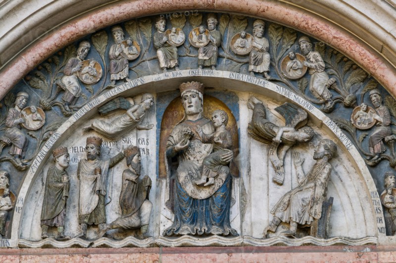Baptistère de Parme en Italie