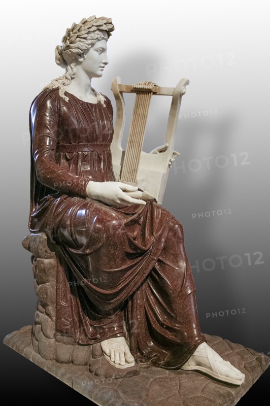 Statue de la déesse Roma jouant de la cithare