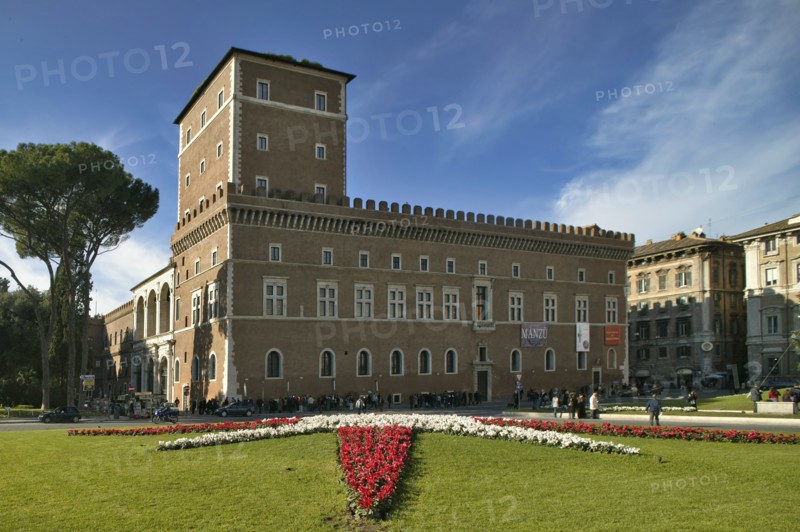 Piazza Venezia: veduta di Palazzo di Venezia.