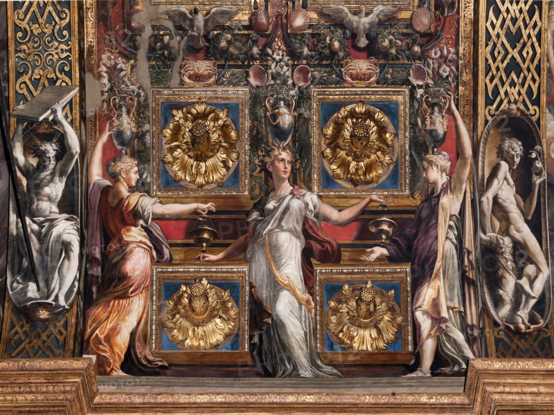 Parma, Church of St. Maria della Steccata, arch of the eastern arm of the transept