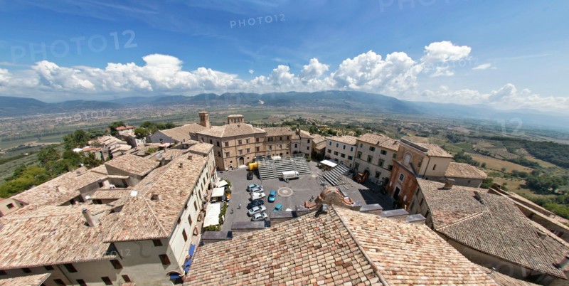 Montefalco, round square