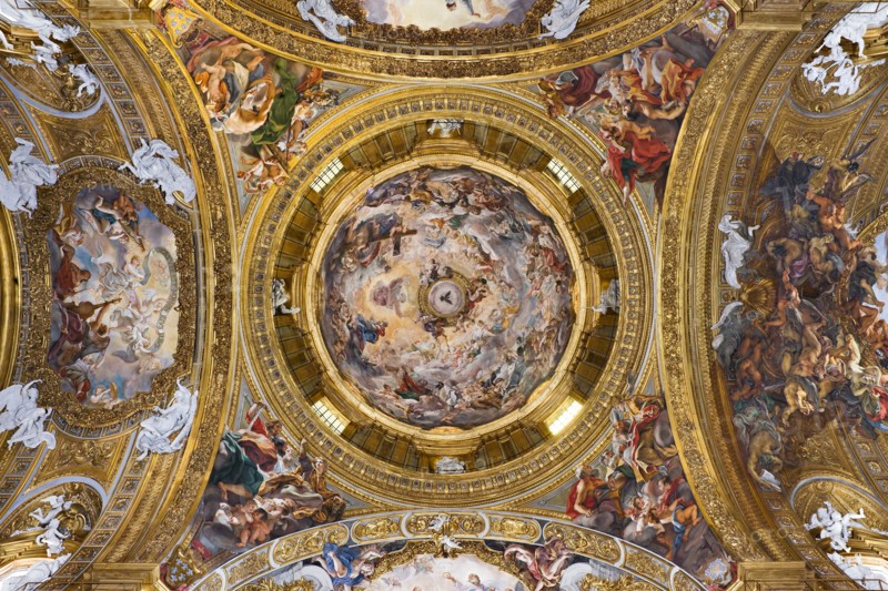 Church of Jesus, the interior: the dome of the transept