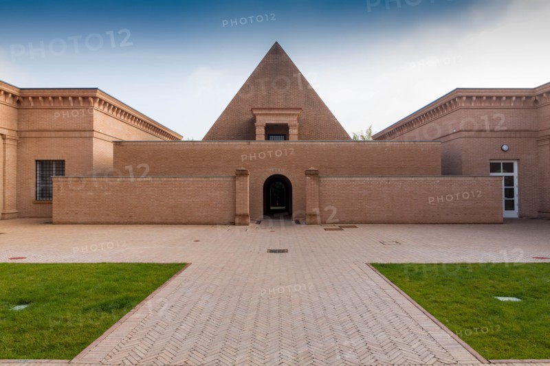 Fontanellato, Labirinto della Masone, by Franco Maria Ricci: the central courtyard and the Pyramid