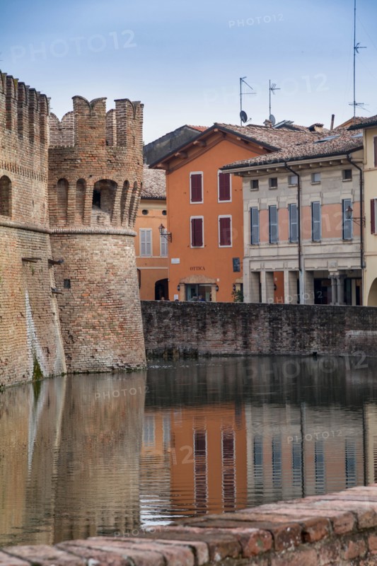 Fontanellato, Rocca Sanvitale: view of the fortress and its moat, and some houses