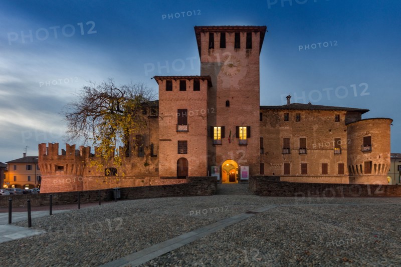 Fontanellato, Rocca Sanvitale: night view of the fortress