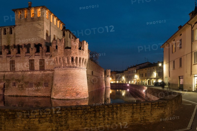 Fontanellato, Rocca Sanvitale: night view of the fortress and its moat