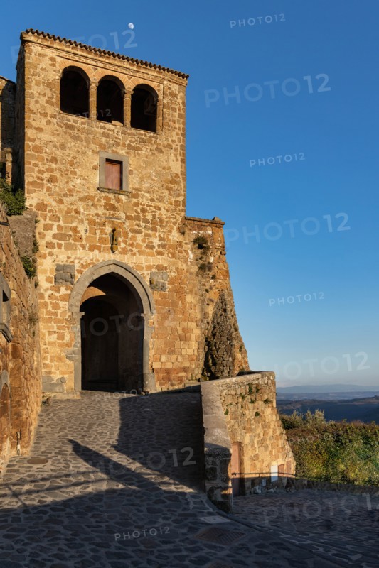 Civita di Bagnoregio: Santa Maria Gateway, dating back to the Etruscan period