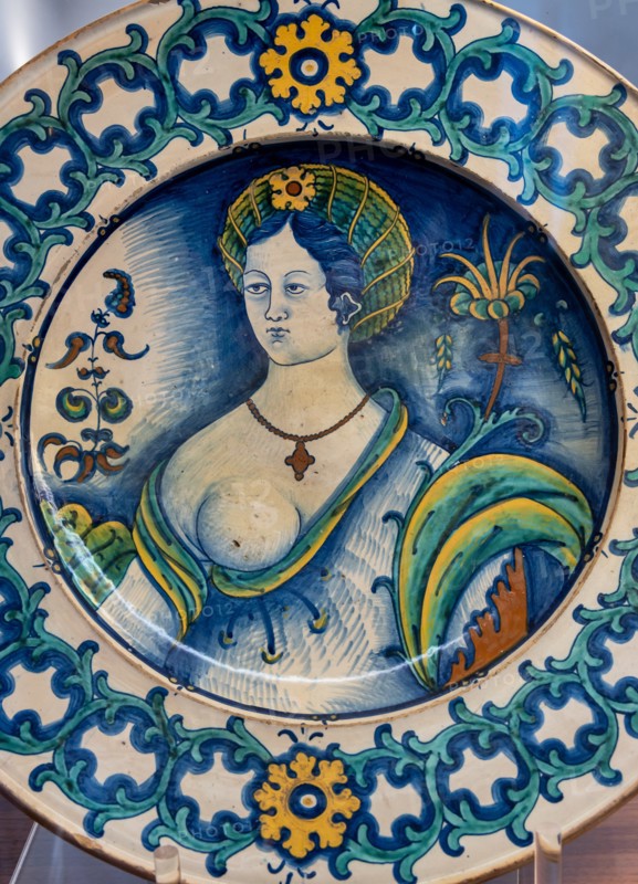 Deruta, Regional Ceramics Museum of Deruta: plate decorated by a beautiful woman's bust