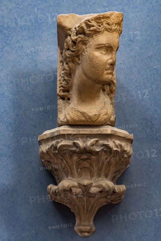 Pisano: 'Bracket female head"