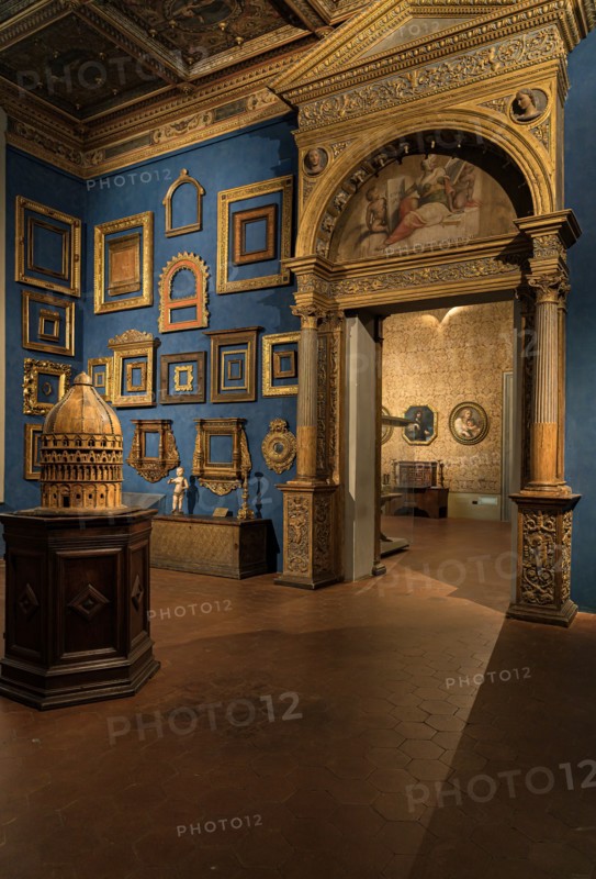 Museum Stefano Bardini: the room of collection of frames