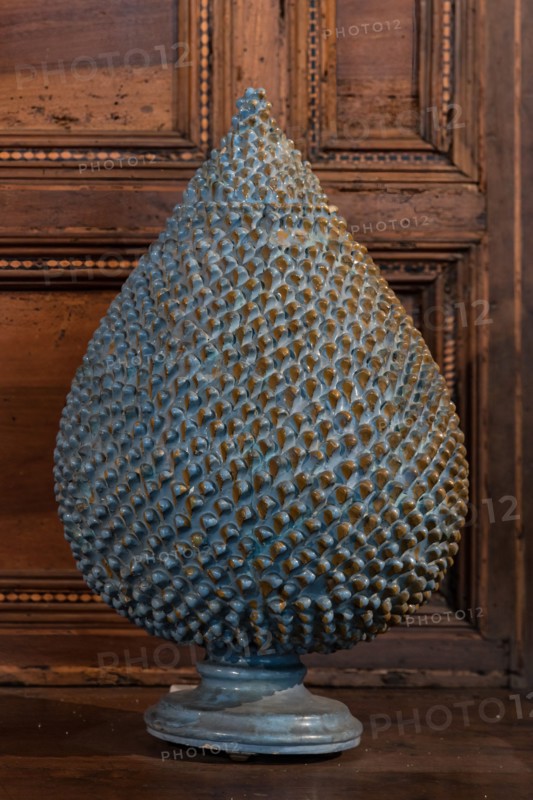 Pine cone-shaped vase