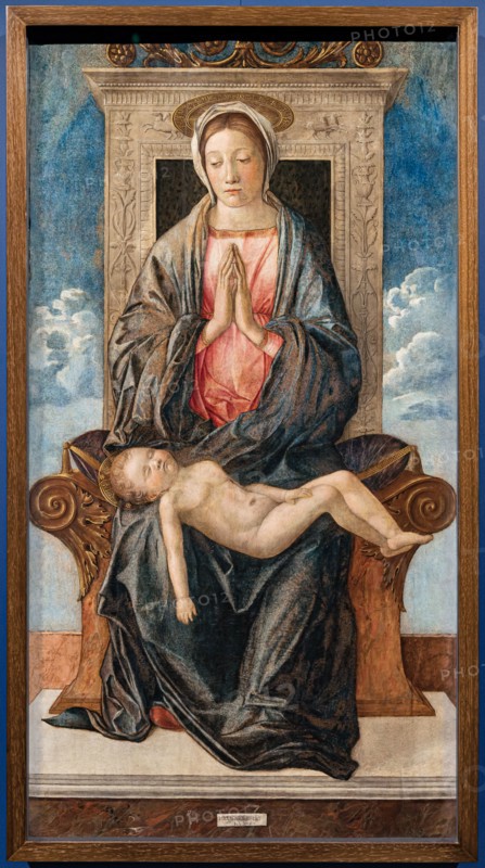 “Madonna con bambino dormiente"