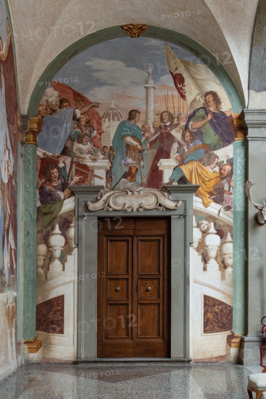 Medici Villa La Petraia, courtyard: “Giuliano Duke of Nemours and Lorenzo Duke of Urbino on the Capitoline Hill”, fresco from the cycle of the Fasti Medicei by Volterrano (Baldassarre Franceschini), 1636-1647.
The scene, set on the Capitoline Hill, shows Giuliano passing the title of Captain General of the Church to his nephew Lorenzo.
Villa medicea La Petraia, Firenze (FI) - Florence, Toscana - Tuscany, Italia - Italy