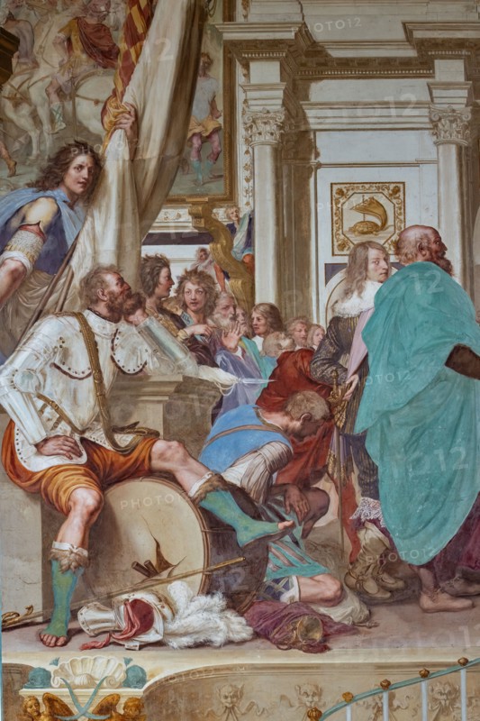 Medici Villa La Petraia, courtyard: “Cosimo I associates his son Francesco with the government”, fresco from the cycle of the Fasti Medicei by Volterrano (Baldassarre Franceschini), 1636-1647.
Set in the Salone dei Cinquecento in Palazzo Vecchio, the scene shows Cosimo I extending the nomination that associates him with the government to his son Francesco on the throne. Francis then receives homage from the Florentine senators, among a varied crowd of onlookers. On the wall you can see the Festina lente tortoise, Cosimo's emblem and, anachronistically, the rhinoceros, which will be the emblem of Cosimo's other son, Ferdinando I. The statues of Peace and Abundance, on the sides of the throne, represent a good omen about the new government, close to court officials pouring bags of coins into a chest. On the left you can see a warrior in the foreground, sitting with a dreamy expression on a broken war drum, because he will no longer have to play it.
Villa medicea La Petraia, Firenze (FI...