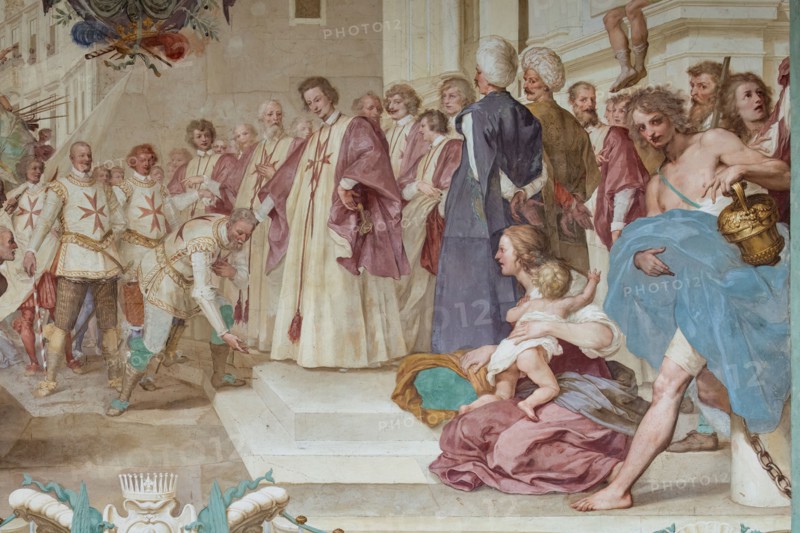 Medici Villa La Petraia, courtyard: “Cosimo II receives the winners of the Bona's feat”, fresco from the cycle of the Fasti Medicei by Volterrano (Baldassarre Franceschini), 1636-1647.
Against the background of Piazza dei Cavalieri in Pisa, Cosimo II, still heir to the throne, receives in the churchyard of the church of Santo Stefano dei Cavalieri the Tuscan nobles engaged in a victorious expedition in the battle of Bona, in Algeria, fought between the Genoese and the Turks on 16 September 1608. Among those present are Silvio Piccolomini, Admiral Jacopo Inghirami, the Marquis Fabrizio di Colloredo and other knights, who climbed into the depths. In the foreground we see the prisoners, who are advanced in front of the spoils of war. The chained and bare-chested slaves have their counterpart in the clothed and turbaned prisoners near the prince.
Detail.
Villa medicea La Petraia, Firenze (FI) - Florence, Toscana - Tuscany, Italia - Italy
