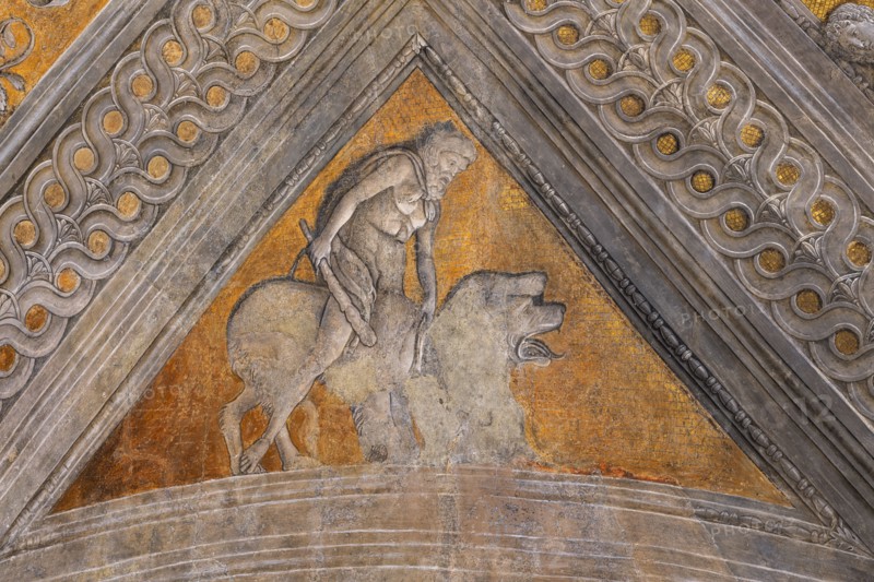 Ducal Palace: vault of the “Bridal Chamber or Camera Picta", which is a room located in the north-east tower of the Castle of San Giorgio in Mantua. It is famous for the cycle of frescoes that covers its walls, a masterpiece by Andrea Mantegna, created between 1465 and 1474.
Detail of the vault: "Hercules killing Cerberus", a pendentive decorated with a fake bas-relief of mythological inspiration, which symbolically celebrates the strength of the marquis as a leader and statesman.
Palazzo Ducale, Mantova (MN) - Mantua, Lombardia - Lombardy, Italia - Italy