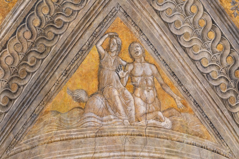 Ducal Palace: vault of the “Bridal Chamber or Camera Picta", which is a room located in the north-east tower of the Castle of San Giorgio in Mantua. It is famous for the cycle of frescoes that covers its walls, a masterpiece by Andrea Mantegna, created between 1465 and 1474.
Detail of the vault: “Nessus and Deianira “condemning bad sailors”, a pendentive decorated with a fake bas-relief of mythological inspiration, which symbolically celebrates the strength of the marquis as a leader and statesman.
Palazzo Ducale, Mantova (MN) - Mantua, Lombardia - Lombardy, Italia - Italy