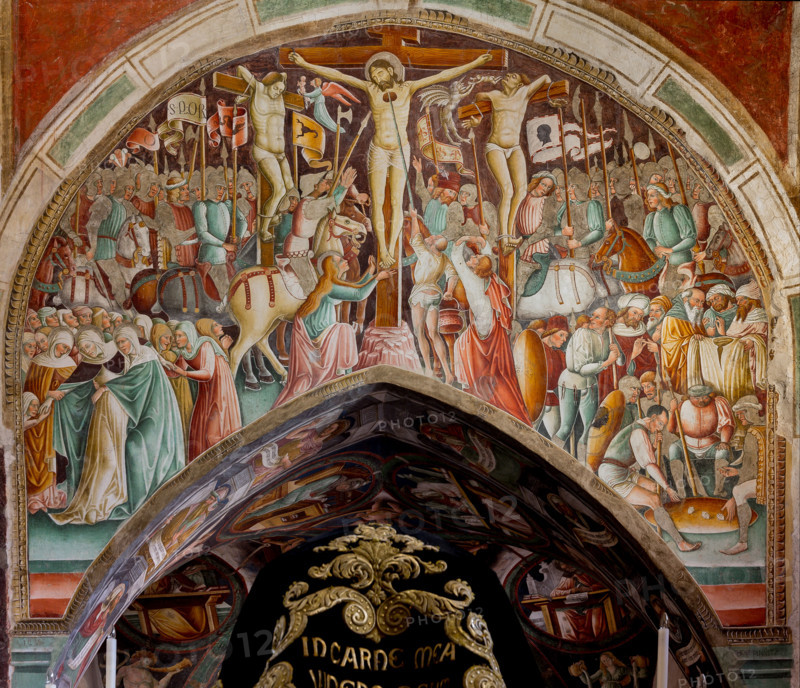 Clusone, Oratorio dei Disciplini o di San Bernardino, interno, affreschi sulla "Vita di Gesù" (1471),  dell'artista clusonese Giacomo Borlone De Buschis: la Crocifissione.

[ENG] 
Clusone, Oratory of Disciplini or St. Bernardino, interior, frescoes representing the life of Jesus (1471), by Giacomo Borlone De Buschis: the Crucifixion.
Clusone (BG), Lombardia - Lombardy, Italia - Italy