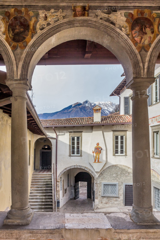 Clusone, Palazzo Comunale (Town Hall), built in the XI and XII century): the small loggia with frescoes (XVI century) and the courtyard.
Clusone (BG), Lombardia - Lombardy, Italia - Italy