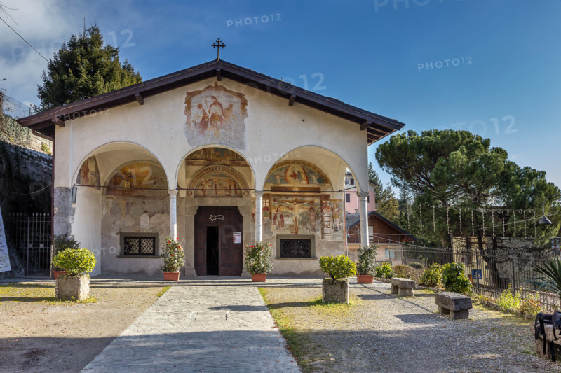 Clusone: Chiesa di San Defendente.

[ENG] 
Clusone: Church of St. Defendens.
Clusone (BG), Lombardia - Lombardy, Italia - Italy