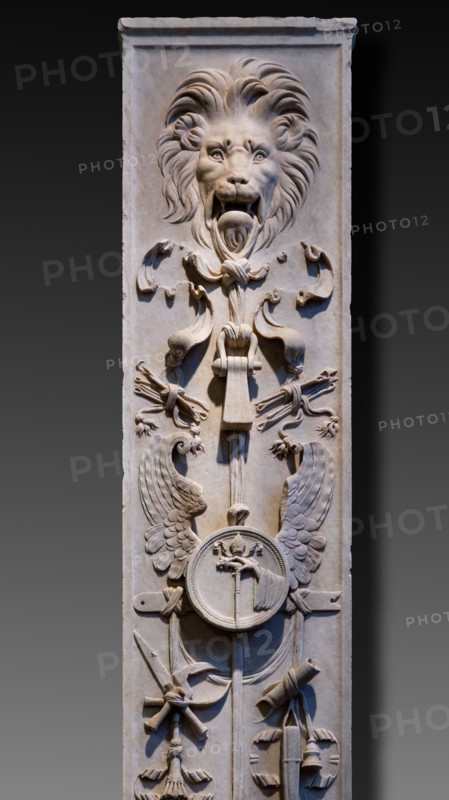 “Monumento funebre di San Giovanni Gualberto”, fondatore dell’Ordine Vallombrosano. Opera di Benedetto da Rovezzano, marmo bianco, 1505-13. Particolare della parasta con decorazioni a grottesche e leone.

[ENG]
The “funeral monument of San Giovanni Gualberto”, founder of the Vallombrosan Order. Artwork by Benedetto da Rovezzano, white marble, 1505-13. Detail of the pilaster with grotesque decorations and lion.
Chiesa di San Salvi, Museo del C, Firenze (FI) - Florence, Toscana - Tuscany, Italia - Italy