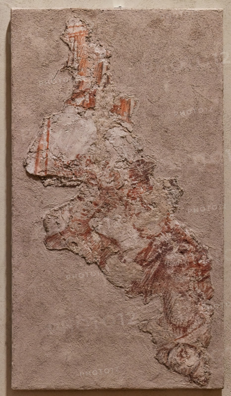 “Dames at the Canopy”, detached wall painting, by Antonio di Puccio, known as Pisanello, 1430 - 3, preserved in the Ducal Palace of Mantua.
Second detached fragment “Lioness with Cubs”, in the Tournament wall.
The two ladies facing a canopied stage are part of the red sinopia design on the north-east wall of the Pisanello room.
Palazzo Ducale, Mantova (MN) - Mantua, Lombardia - Lombardy, Italia - Italy