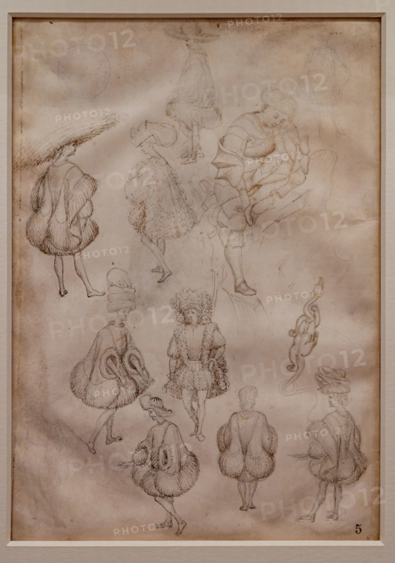 “Studi di figure in abiti contemporanei, un cavaliere seduto su una roccia, un drago”, di bottega di Antonio di Puccio, detto il Pisanello, unta metallica, penna e inchiostro bruno su pergamena, 1433 circa . 

[ENG]
“Studies of figures in contemporary clothes, a knight sitting on a rock, a dragon”, by workshop of Antonio di Puccio, known as Pisanello, metal point and brown ink pen on parchment, 1433. 
The figures in lavish clothes are believed to be Hungarians from the Court of Emperor or members of the Court of Este. The same type of Hat worn by the figure in the upper left can be seen on the head of a knight in the sinopia of the Mantua Tournament.
Biblioteca Ambrosiana, Milano (MI) - Milan, Lombardia - Lombardy, Italia - Italy