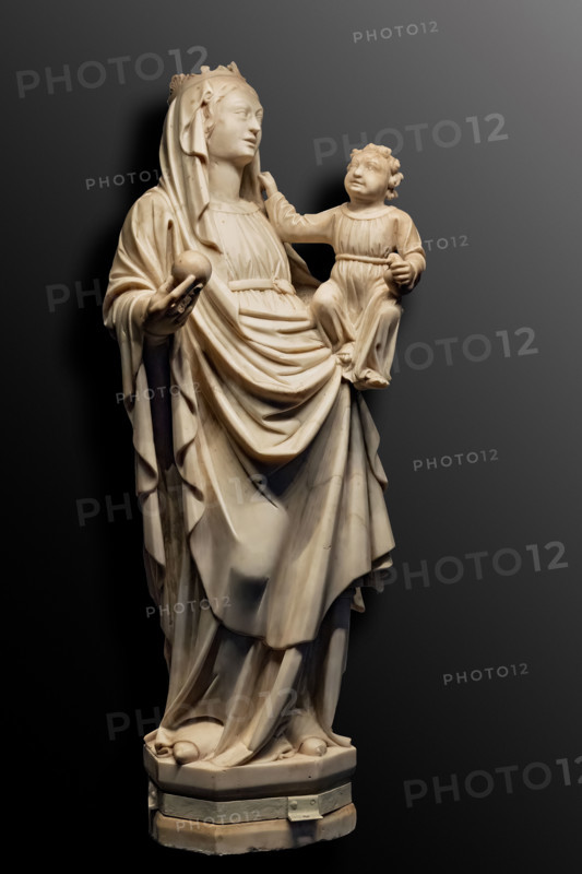 “Madonna with Child”, marble statue by Filippo di Domenico from Venice, about 1401-10.
The sculpture was originally intended to decorate the side portal of the Cathedral of Mantua.
Chiesa parrocchiale di S. Michel, Villa Saviola (MN), Lombardia - Lombardy, Italia - Italy