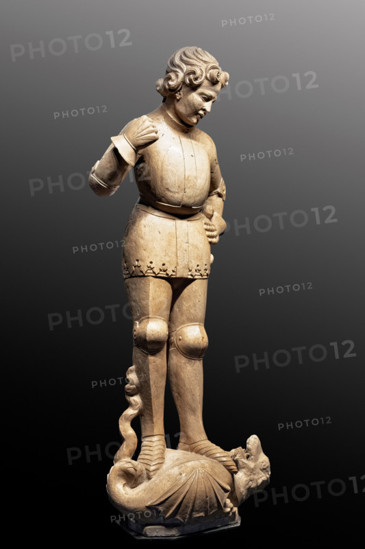 “San Giorgio”, statua in pietra d’Istria di Filippo di Domenico da Venezia, 1401-10 circa.
La scultura era parte dell’apparato decorativo della cattedrale di cattedrale di San Pietro a Mantova, realizzato da Jacobello e Pierpaolo dalle Masegne.

[ENG]
"Saint George”, Istrian stone statue by Filippo di Domenico da Venezia, circa 1401–1410.
The sculpture was part of the decorative apparatus of the Cathedral of San Pietro in Mantua, created by Jacobello and Pierpaolo dalle Masegne.
Museo diocesano Francesco Gonzag, Mantova (MN) - Mantua, Lombardia - Lombardy, Italia - Italy