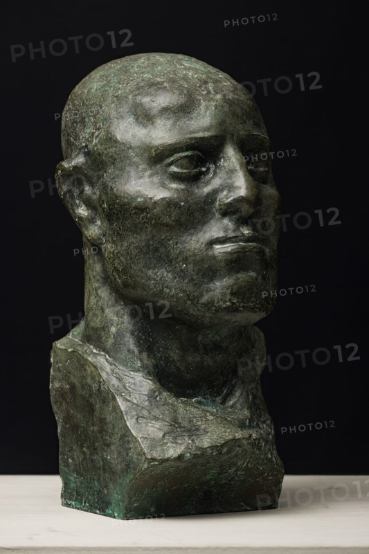 “Pugilatore”, di Ermenegildo Luppi (1877 - 1937).
Bronzo, cm. 35 x 18 x 21.
Collezione Assicoop Unipol, inv. n° 800
Collezione Assicoop - Unipol, Modena (MO), Emilia Romagna, Italia - Italy