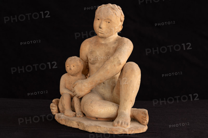 Collezione Assicoop Unipol, inv. n° 864: 
Annibale Zucchini; “Mamma con bimbo” (terracotta, 21x15x23).